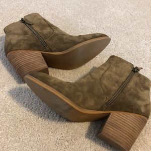 Treasure & Bond Windsor block heel bootie